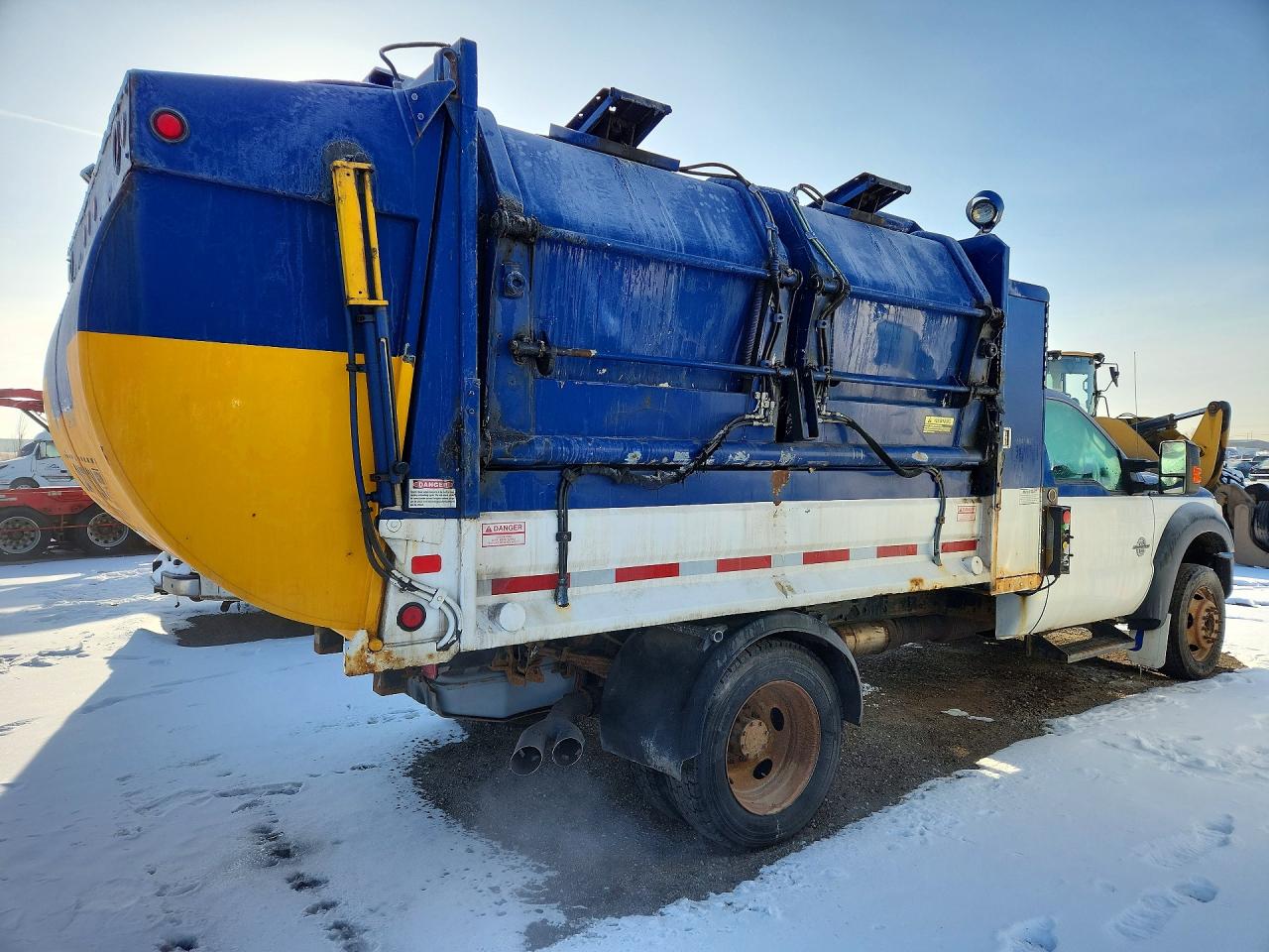 2011 Ford F550 VIN 1FDUF5HT5BEB50019 photo 3
