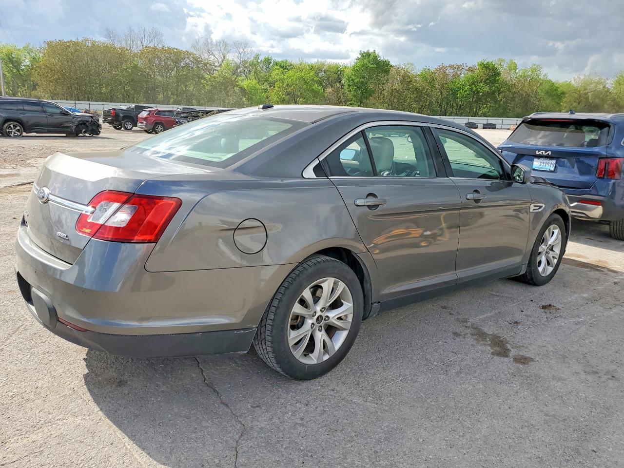 2011 Ford Taurus VIN 1FAHP2EW7BG123754 photo 3
