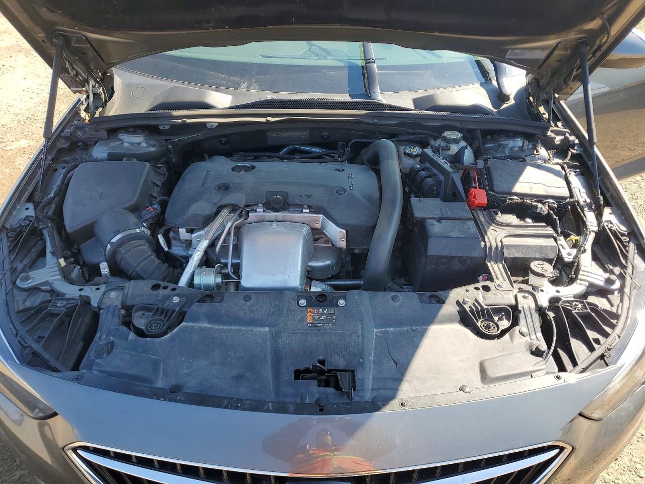2018 Buick Regal VIN W04GP6SX0J1087573 photo 11