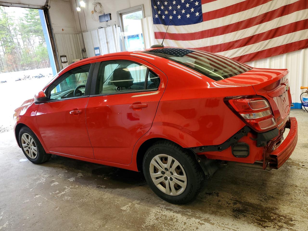2019 Chevrolet SONIC VIN 1G1JB5SB0K4133565 photo 2