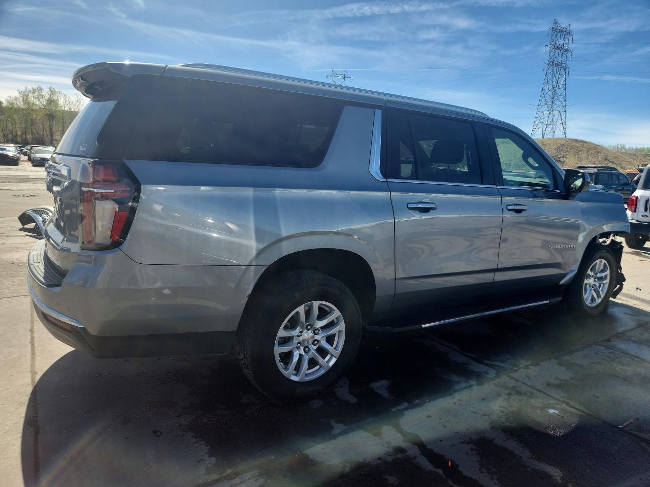 2024 Chevrolet Suburban VIN 1GNSKBKT2RR358707 photo 3