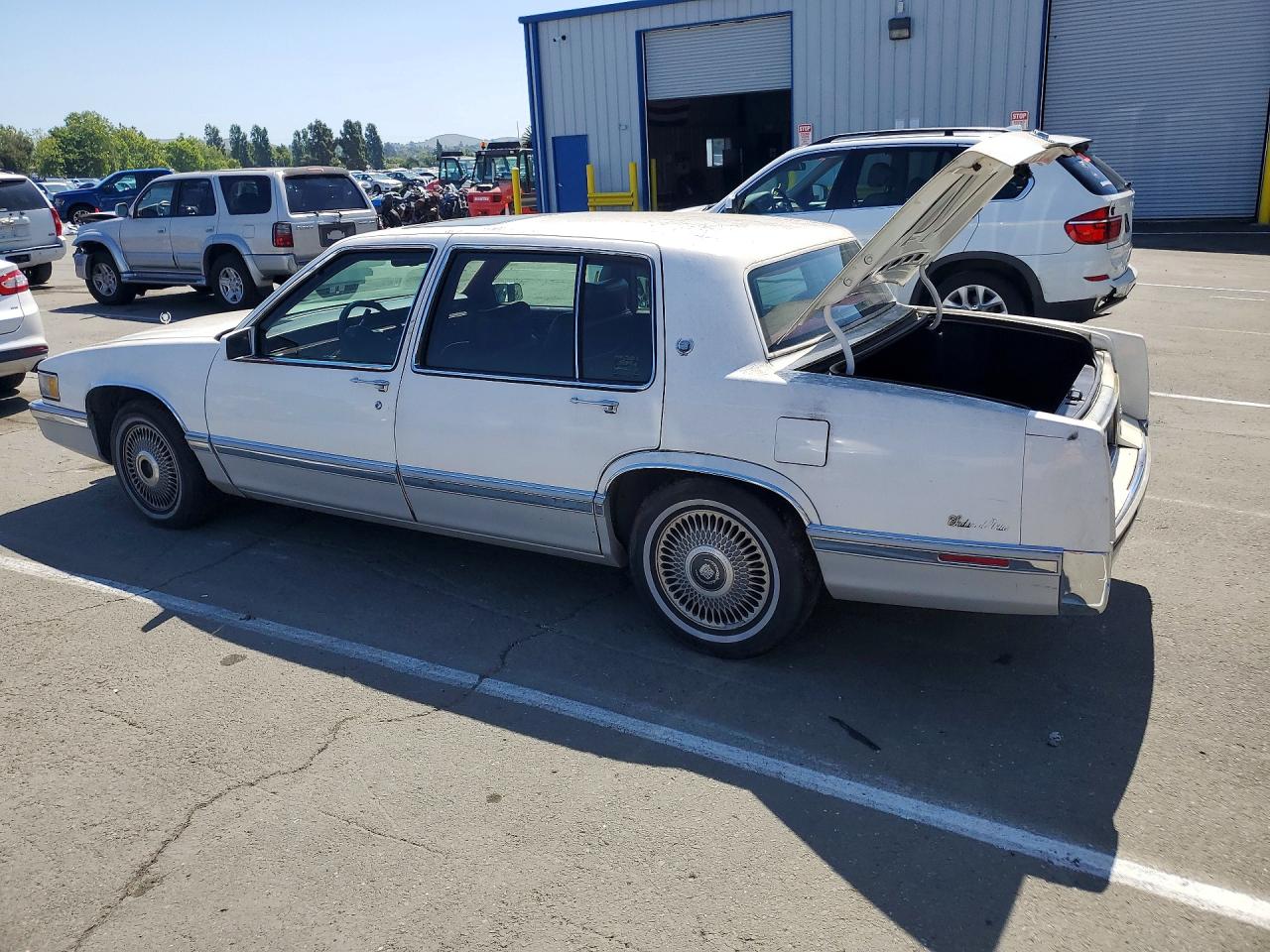 1992 Cadillac Deville VIN 1G6CD53B7N4273080 photo 2