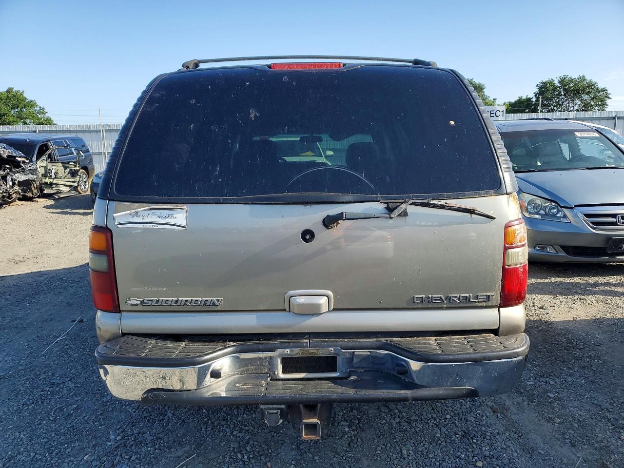 2002 Chevrolet Suburban VIN 1GNFK16T12J211370 photo 6