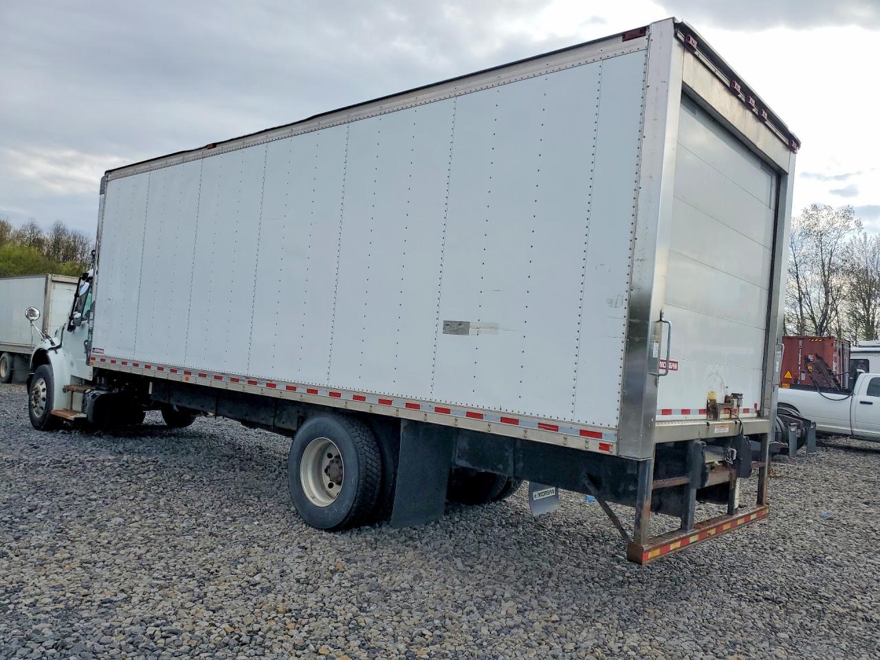 2018 FREIGHTLINER All other VIN 3ALACXFC6JDJU3098 photo 2