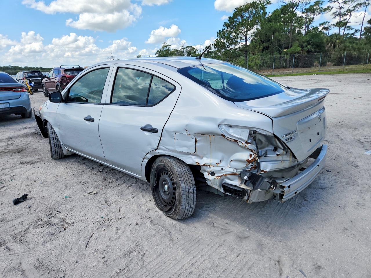 2018 Nissan Versa s pl VIN 3N1CN7AP2JL826374 photo 2