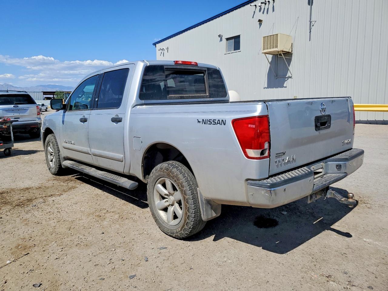 2014 Nissan TITAN VIN 1N6AA0EC1EN514290 photo 2