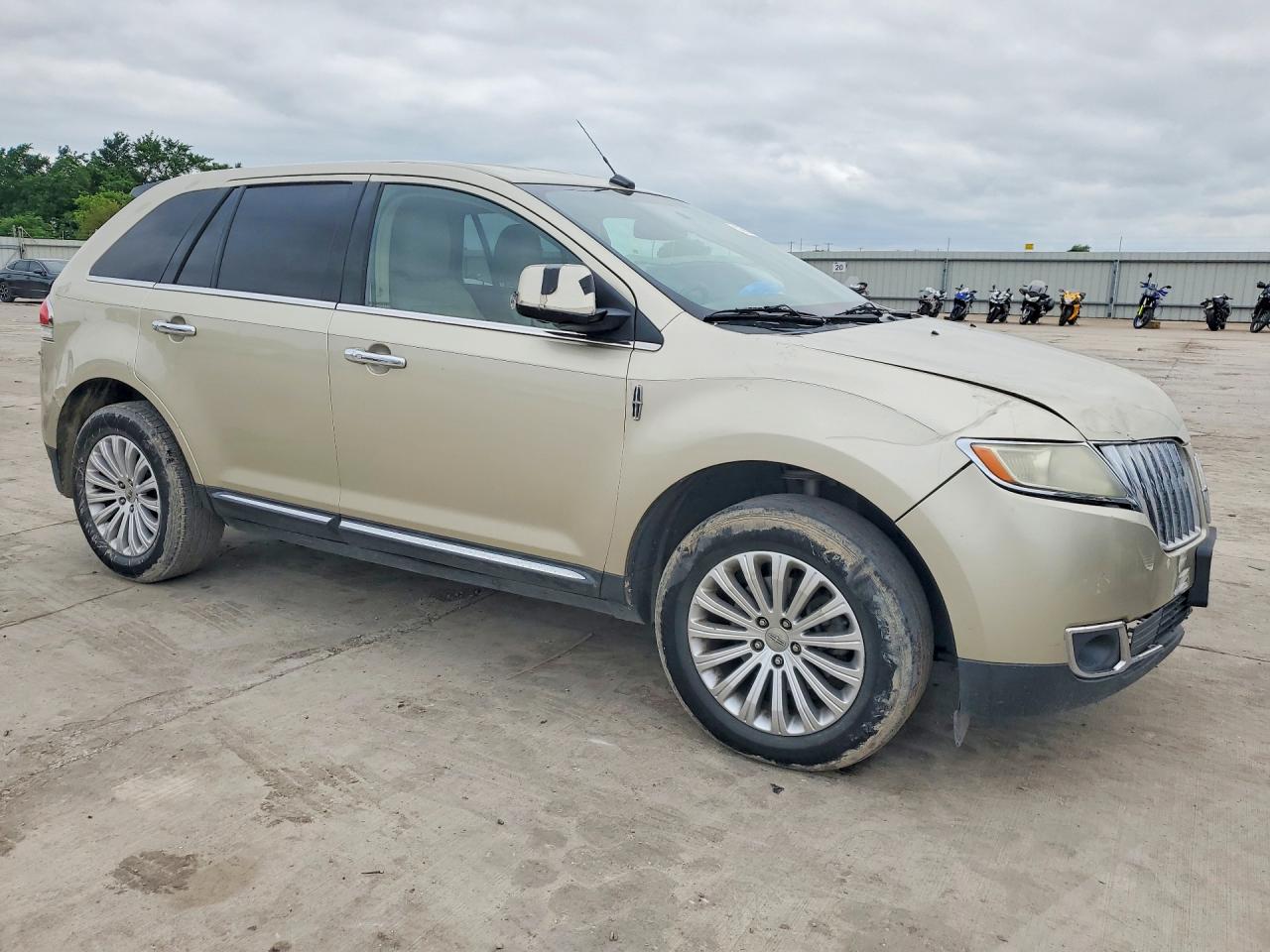 2011 LINCOLN Mkx VIN 2LMDJ6JK1BBJ09327 photo 4