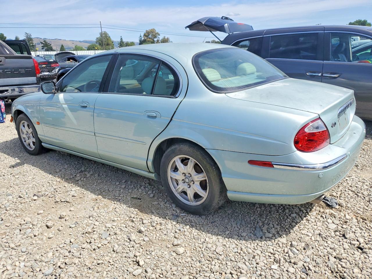 2000 Jaguar S type VIN SAJDA01D5YGL16885 photo 2
