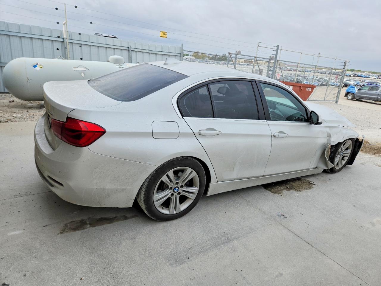 2016 BMW 3 series VIN WBA8E3G52GNU00269 photo 3