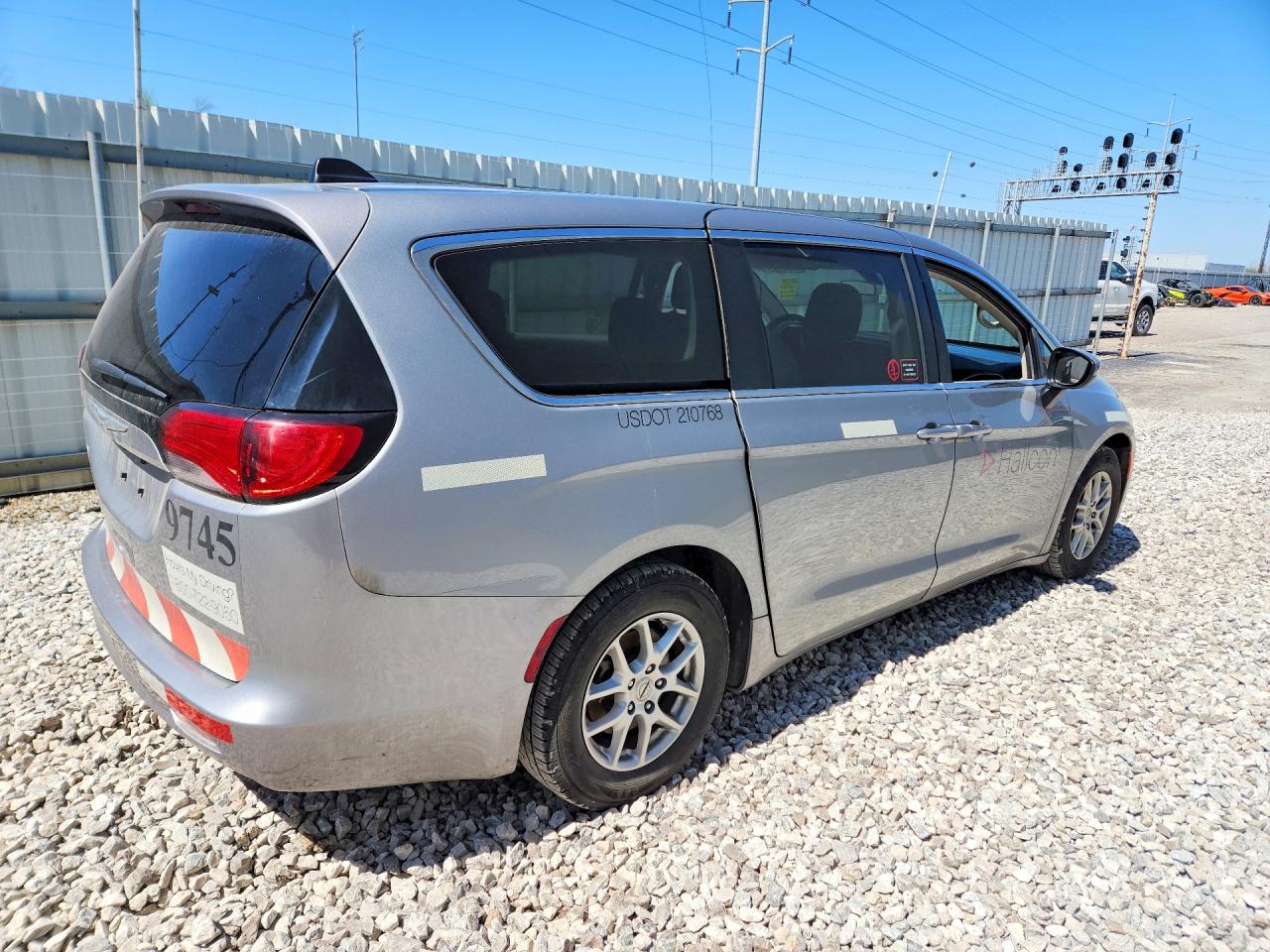 2021 Chrysler Minivan VIN 2C4RC1CG9MR580275 photo 3