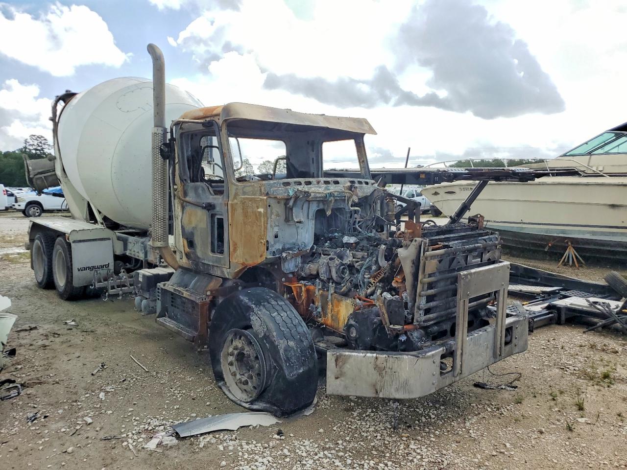 2020 MACK All other VIN 1M2GR2GC8LM013488 photo 1