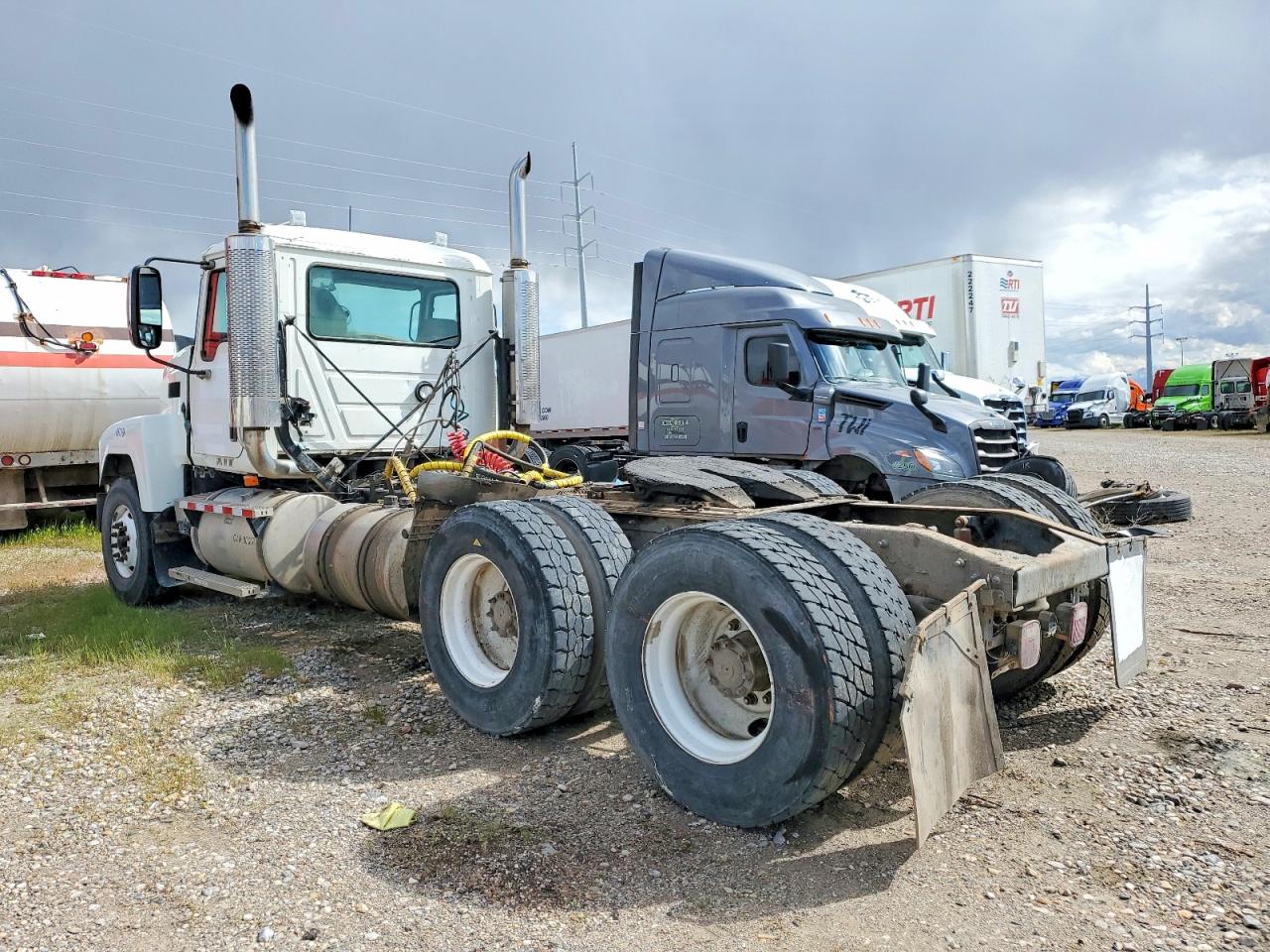 2004 MACK All other VIN 1M1AA18Y04N156498 photo 3