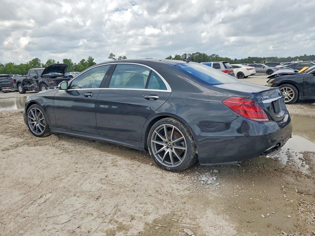 2018 Mercedes-Benz S class VIN WDDUG8GB2JA396940 photo 2