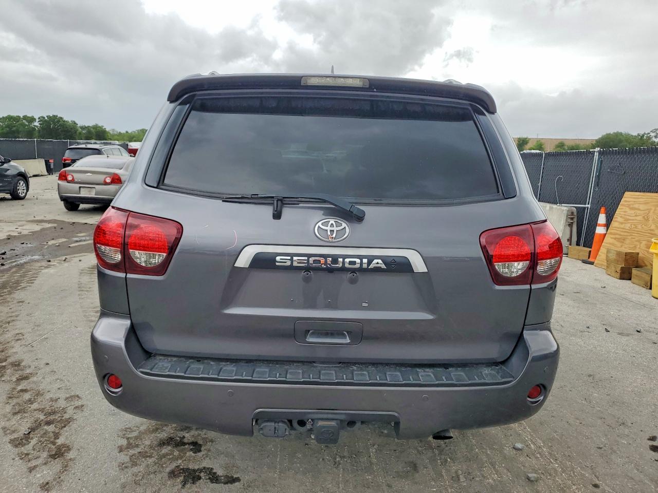 2021 Toyota Sequoia VIN 5TDGY5A14MS075556 photo 6