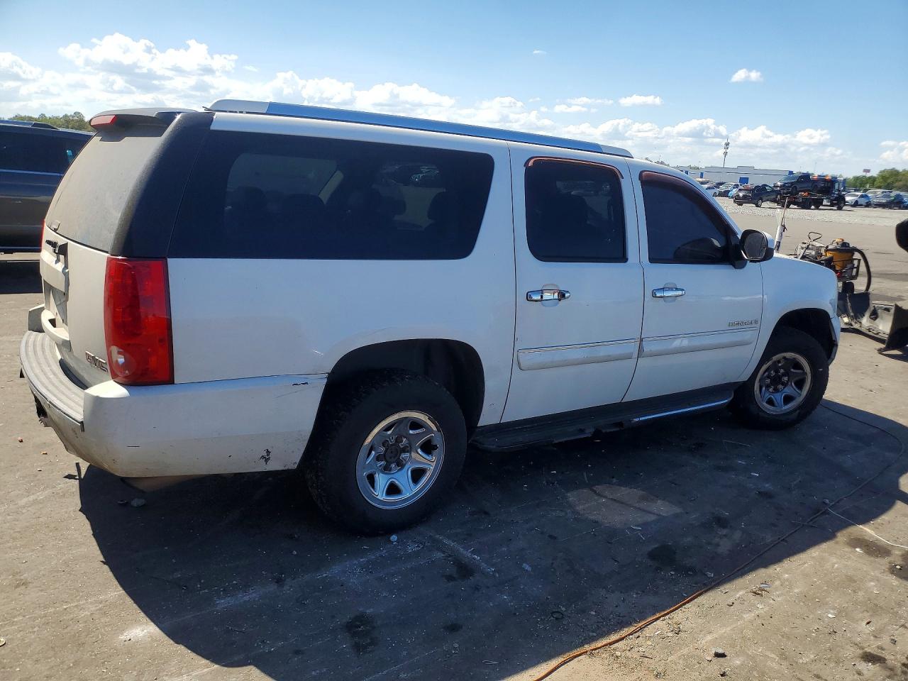 2008 GMC Yukon VIN 1GKFK668X8J188122 photo 3
