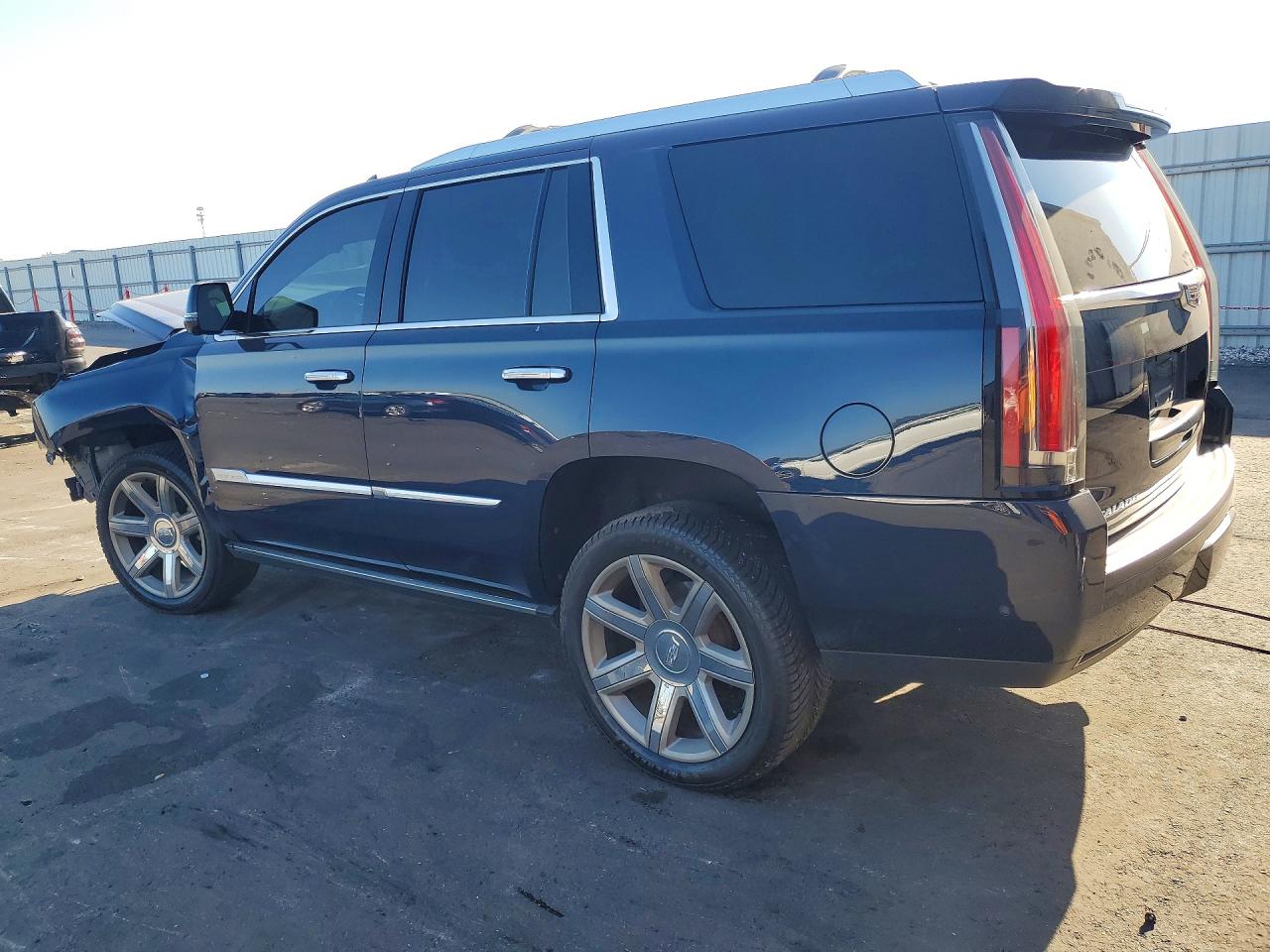 2017 Cadillac Escalade VIN 1GYS4CKJ5HR168092 photo 2