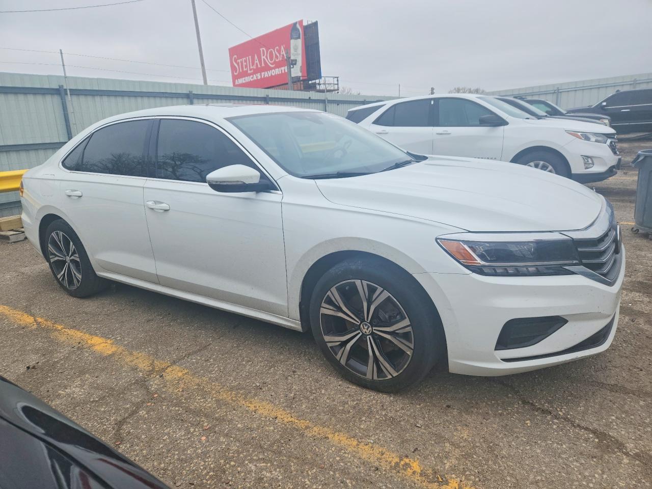 2022 Volkswagen Passat VIN 1VWSA7A39NC000475 photo 4