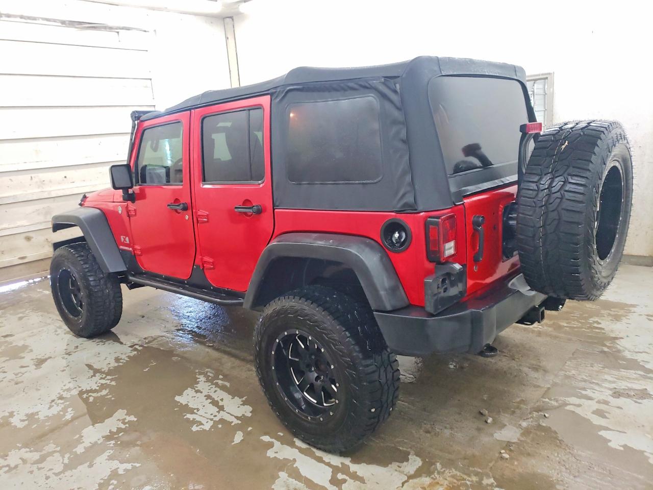 2009 Jeep Wrangler / VIN 1J4GA39179L728851 photo 2