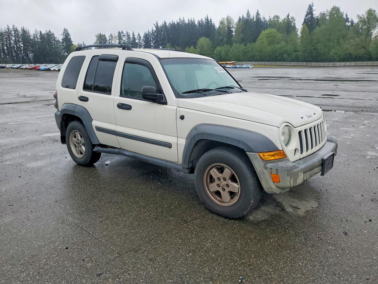 2005 Jeep Liberty VIN 1J4GL48K25W522811 photo 4