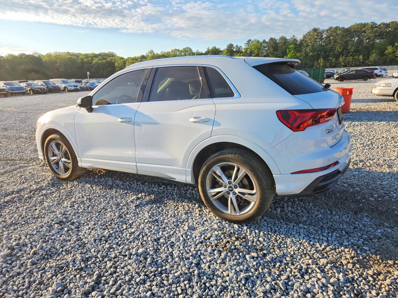 2022 Audi Q3 VIN WA1EECF38N1013844 photo 2