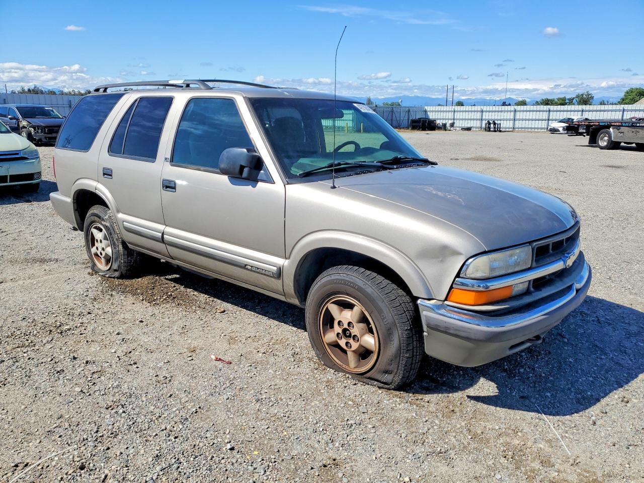 2000 CHEV Blazer VIN 1GNDT13W7YK207801 photo 4