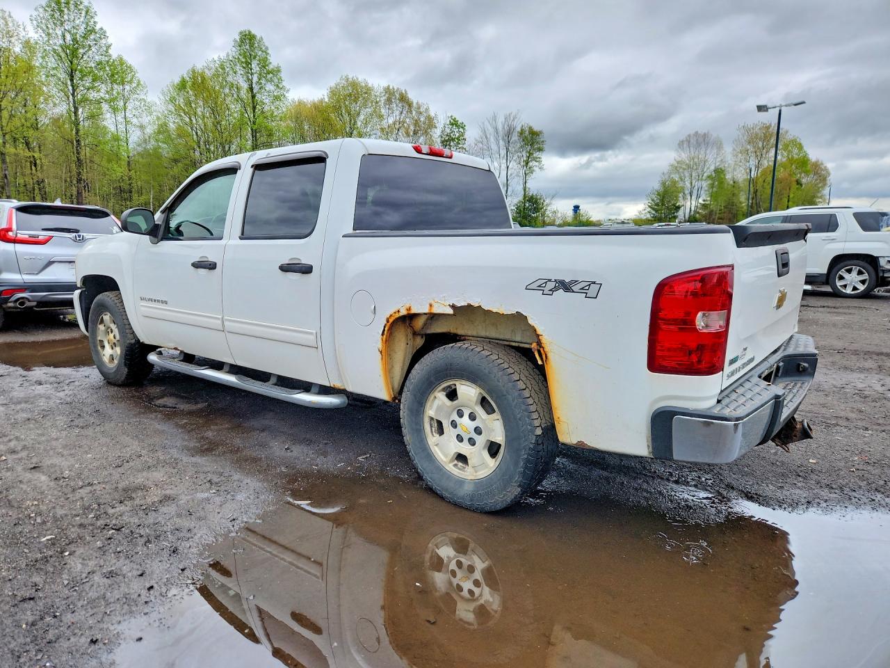 2011 Chevrolet All models VIN 3GCPKSE38BG369114 photo 2