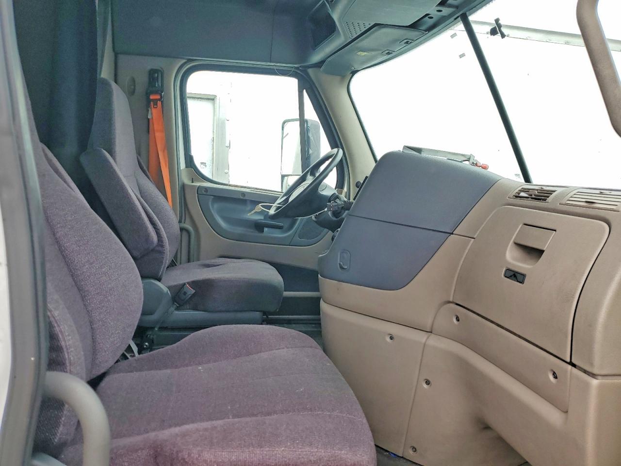 2018 FREIGHTLINER All other VIN 1FUJGLDV8JLKC7089 photo 5