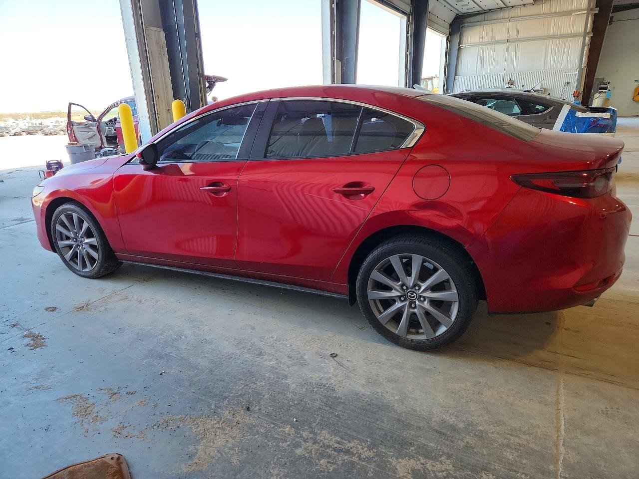 2019 Mazda 3 VIN JM1BPBAM1K1118010 photo 2