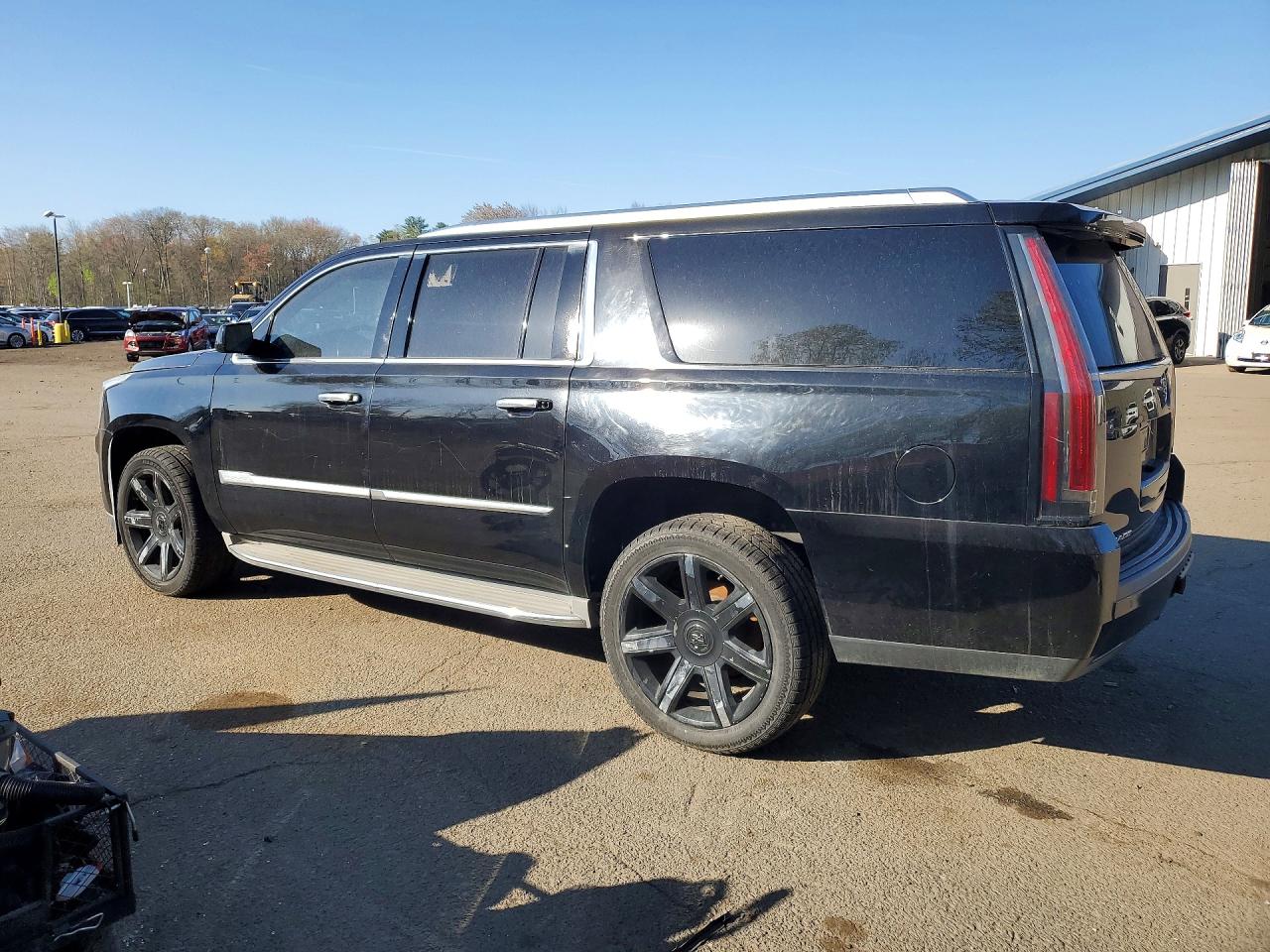 2015 Cadillac Escalade VIN 1GYS3HKJ6FR246053 photo 2