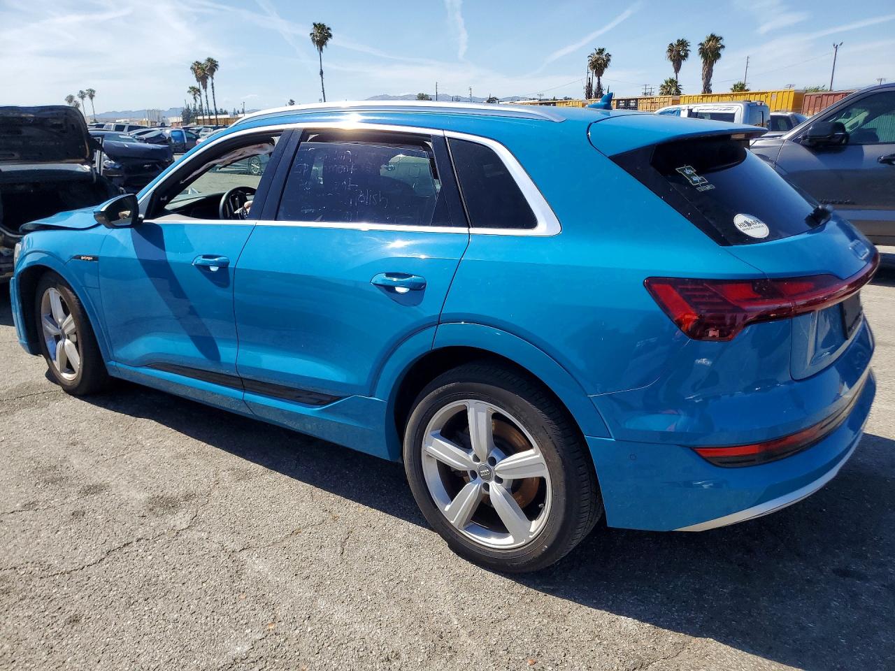 2019 Audi E-tron VIN WA1LAAGE9KB011727 photo 2