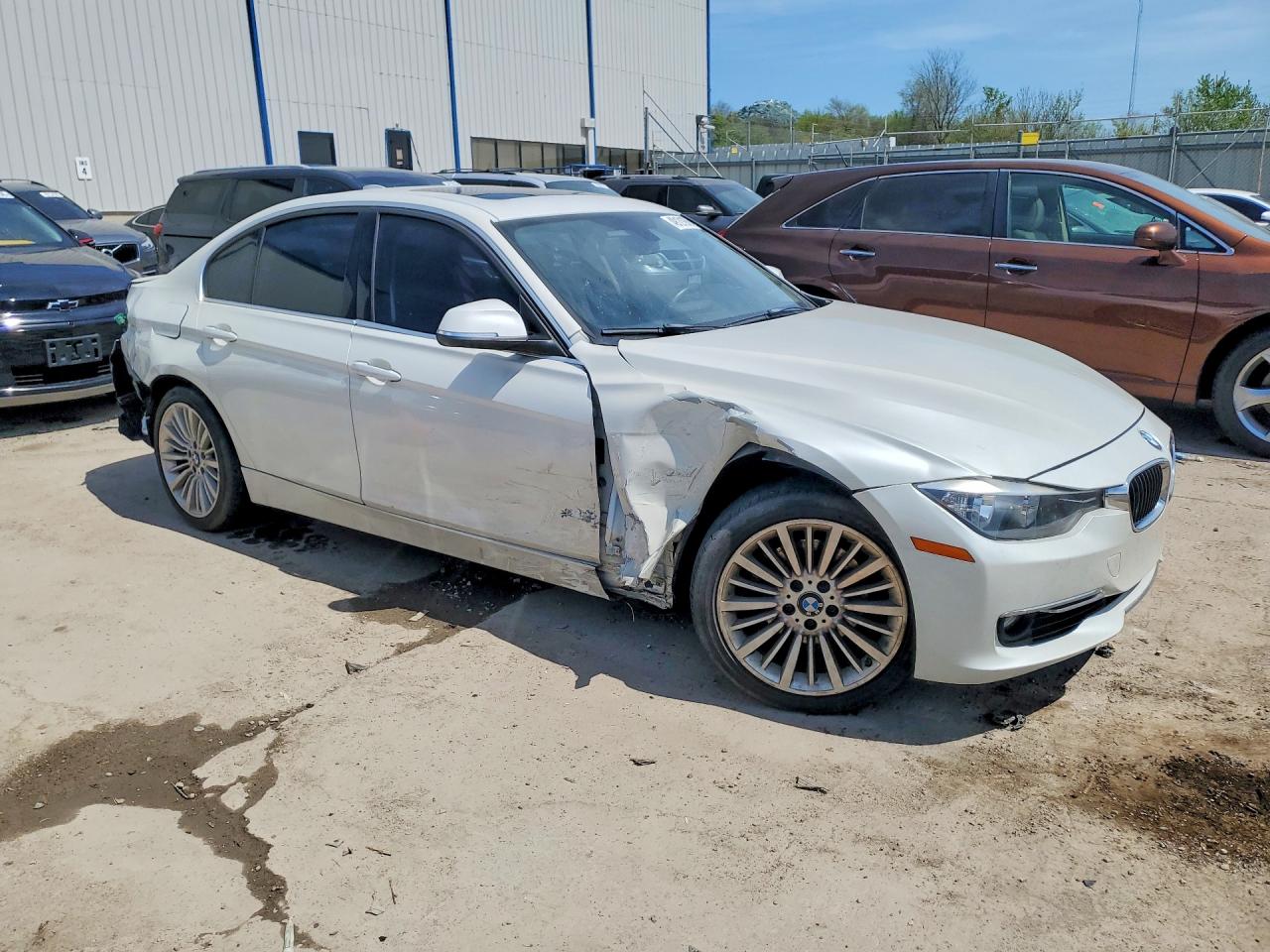 2012 BMW 3 series VIN WBA3A5C56CF345157 photo 4