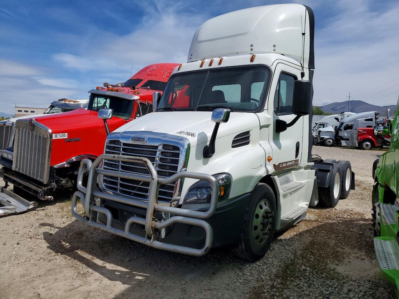 2016 FREIGHTLINER All other VIN 3AKJGBDV9GDGX2136 photo 2
