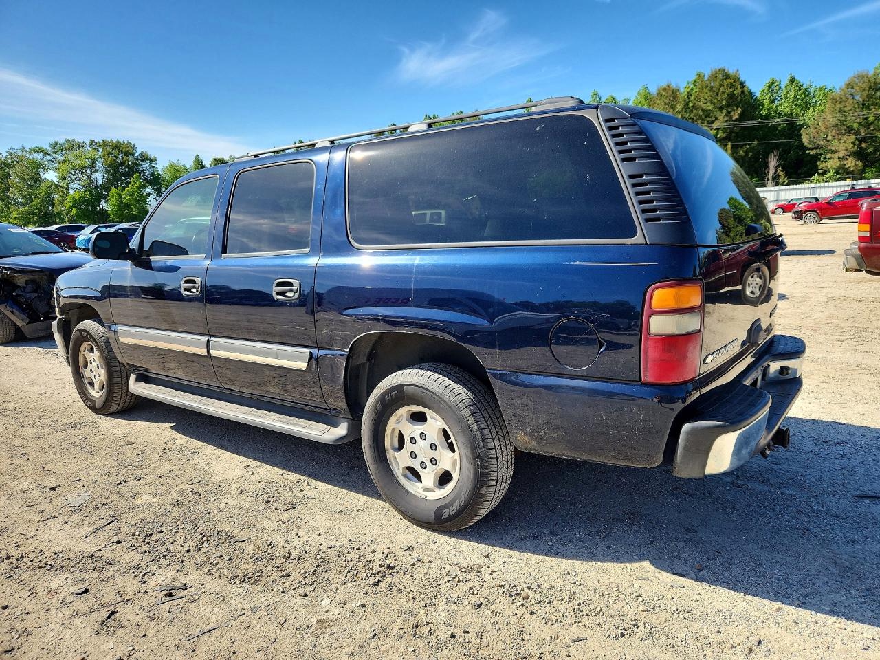 2005 CHEVROLET Suburban VIN 3GNEC16Z35G251890 photo 2