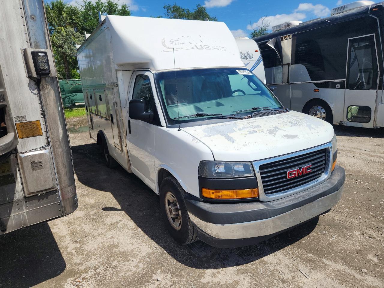 2018 GMC Savana VIN 1GD07RFG8J1197902 photo 4