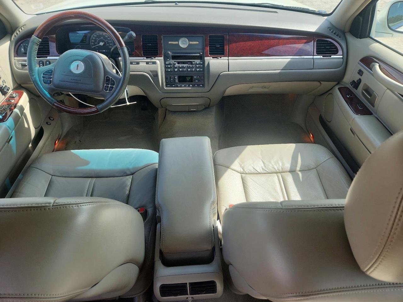 2004 LINCOLN Towncar VIN 1LNHM83W94Y676777 photo 8