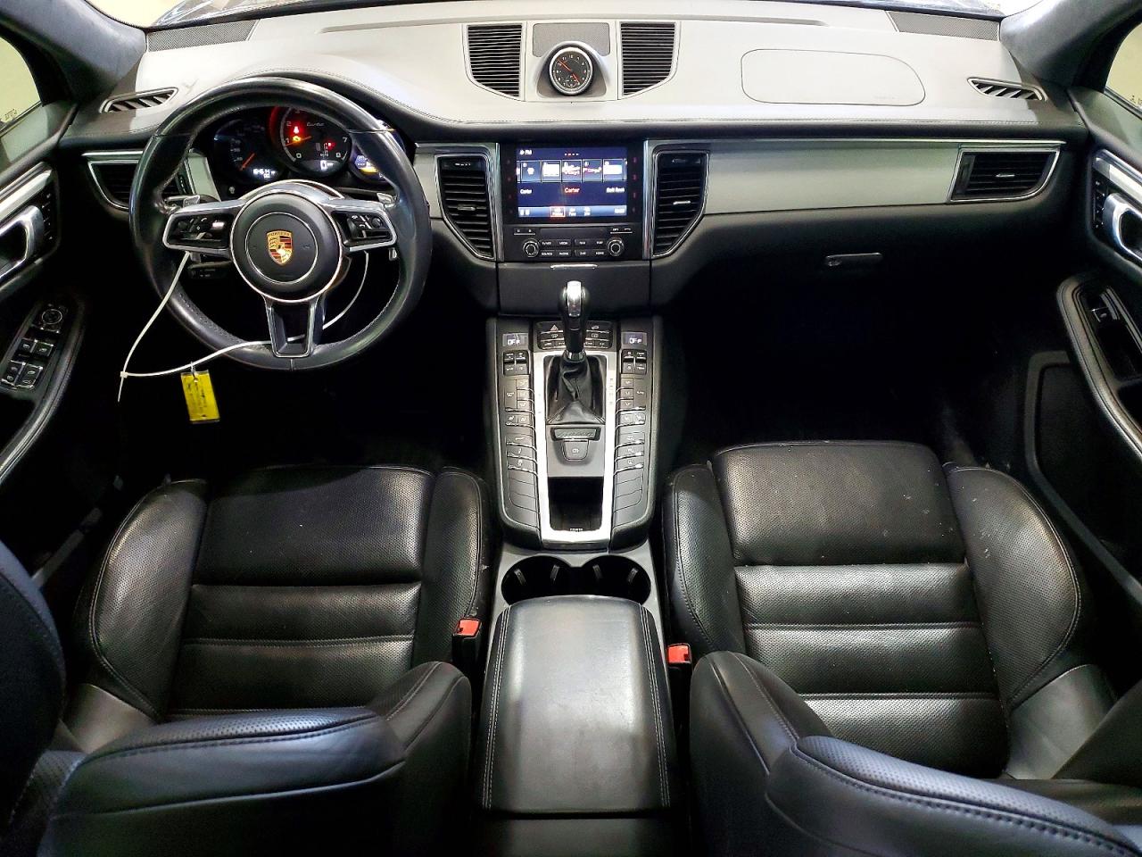 2018 Porsche Macan VIN WP1AF2A51JLB70696 photo 8