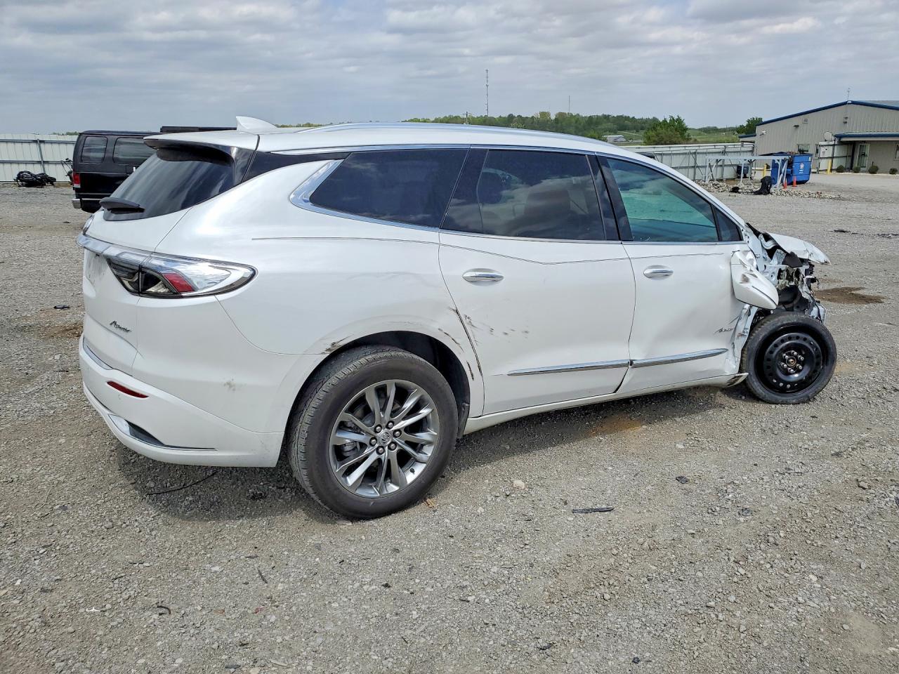 2024 Buick Enclave VIN 5GAEVCKW1RJ104046 photo 3