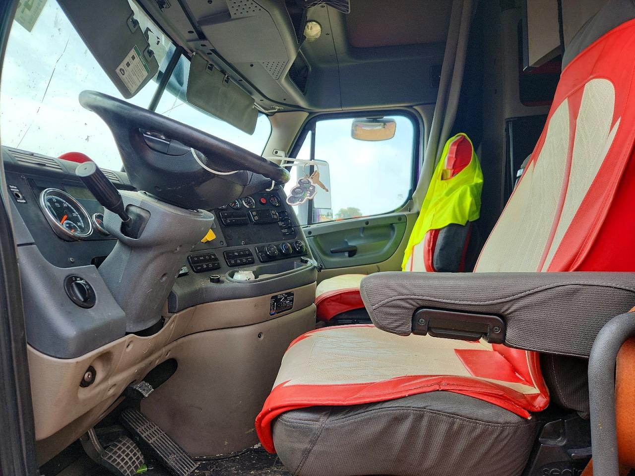 2017 FREIGHTLINER All other VIN 3AKJGLDR6HSHU3816 photo 5