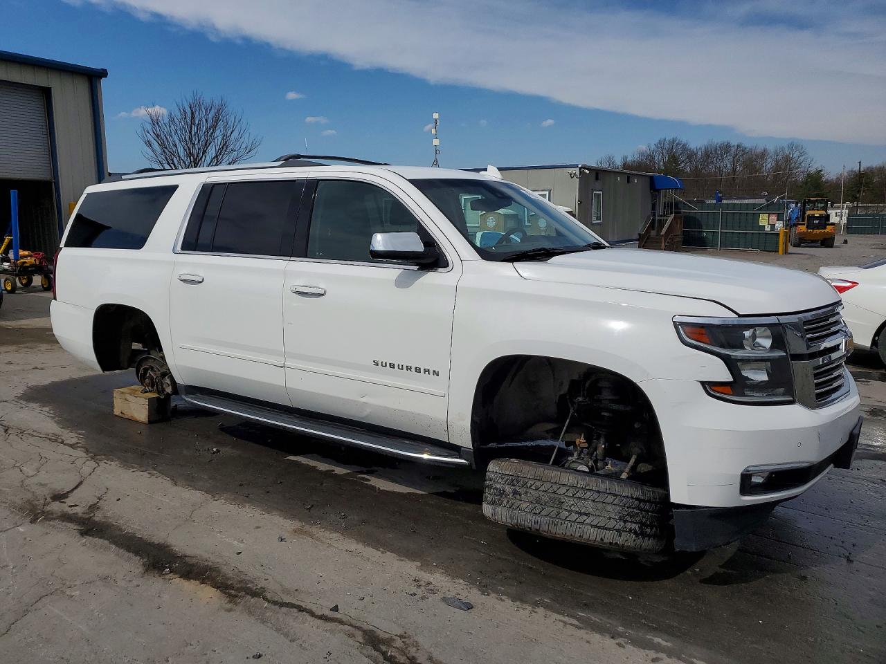 2018 Chevrolet Suburban VIN 1GNSKJKC3JR195550 photo 4
