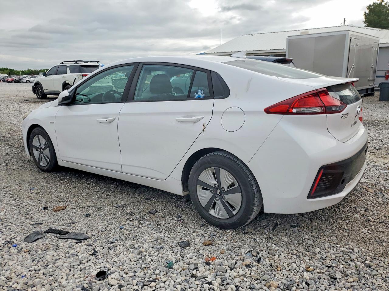 2018 Hyundai Ioniq VIN KMHC65LC0JU076337 photo 2