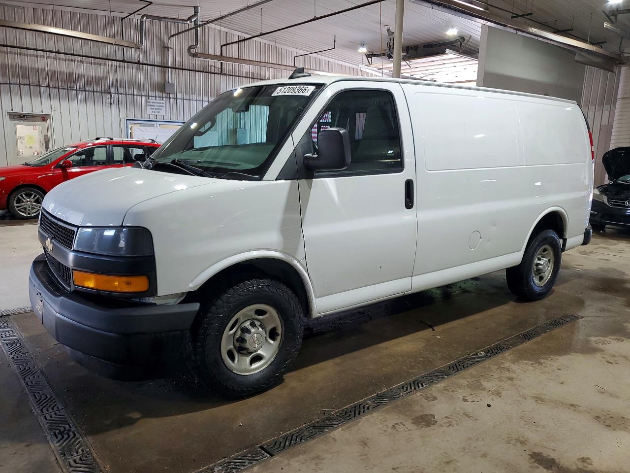 2018 Chevrolet Express VIN 1GCWGAFG1J1341404 photo 1
