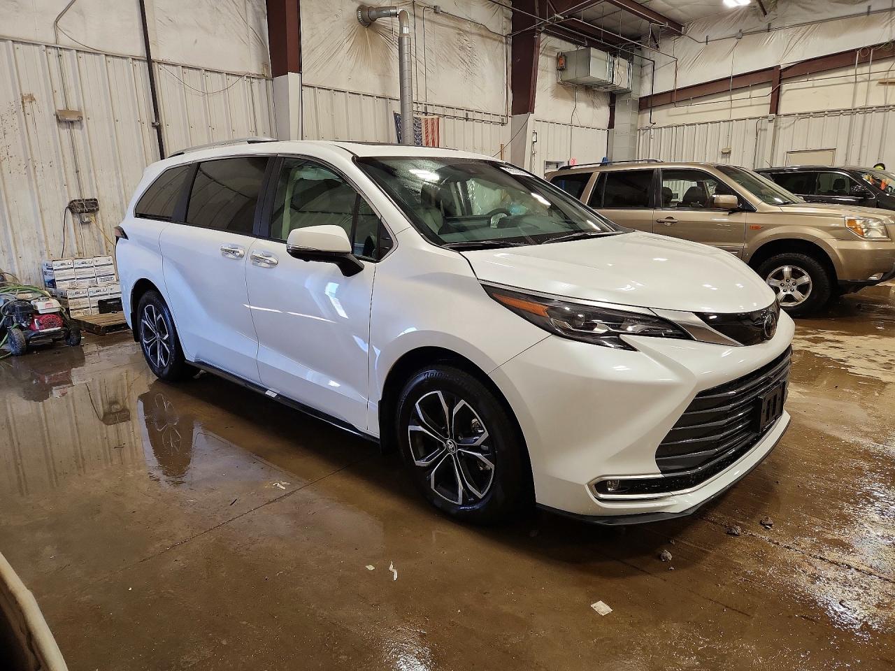 2026 TOYOTA Sienna VIN 5TDESKFC5TS236853 photo 4