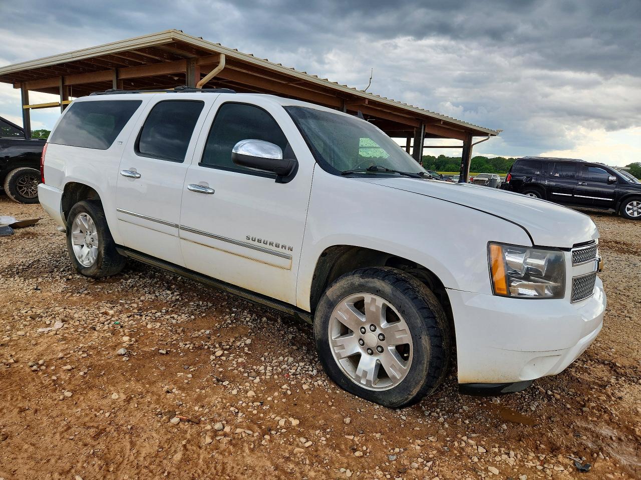 2013 Chevrolet Suburban VIN 1GNSKKE79DR166448 photo 4