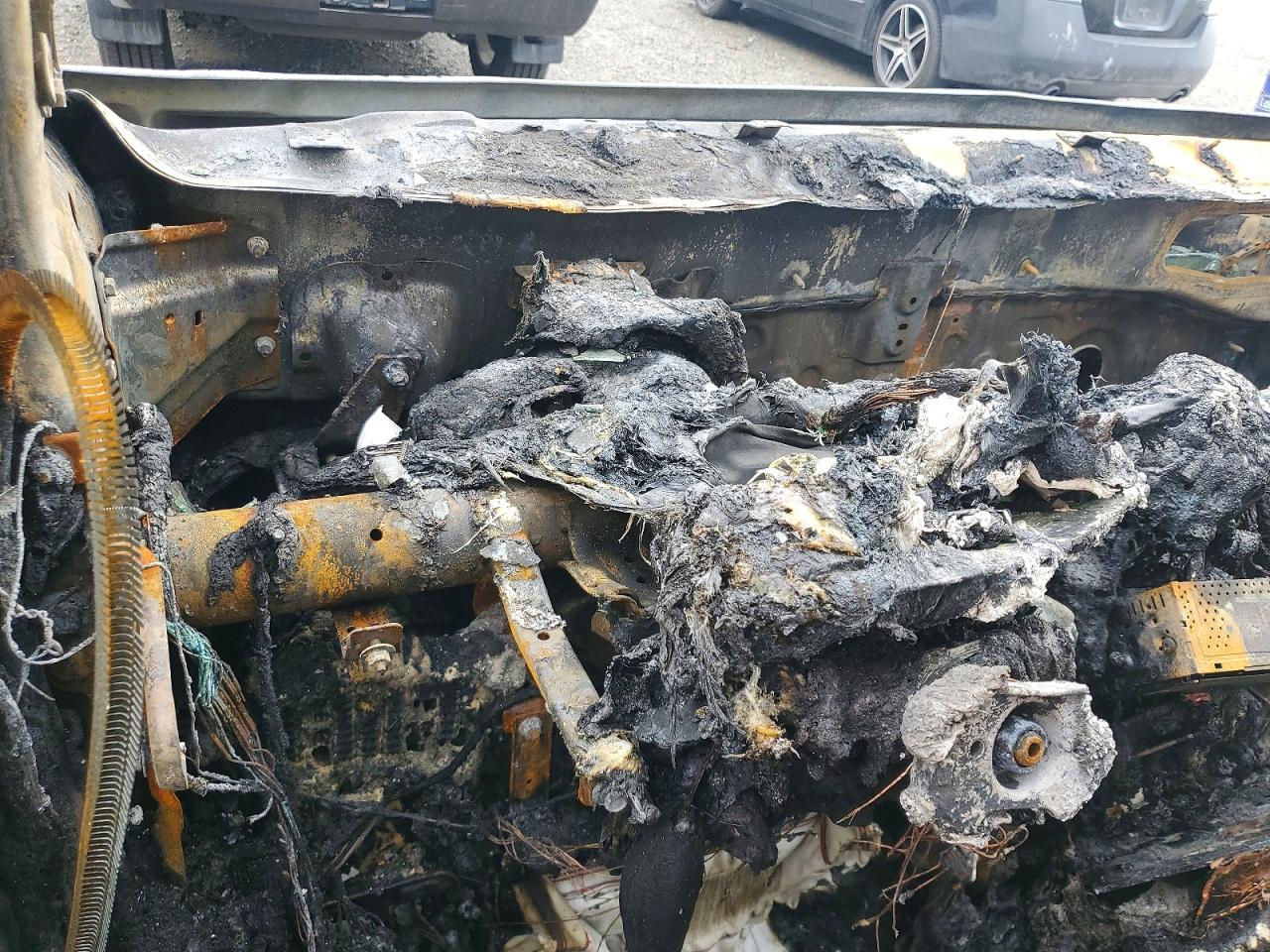 2018 Hyundai Santa fe VIN 5XYZT3LB3JG526180 photo 9