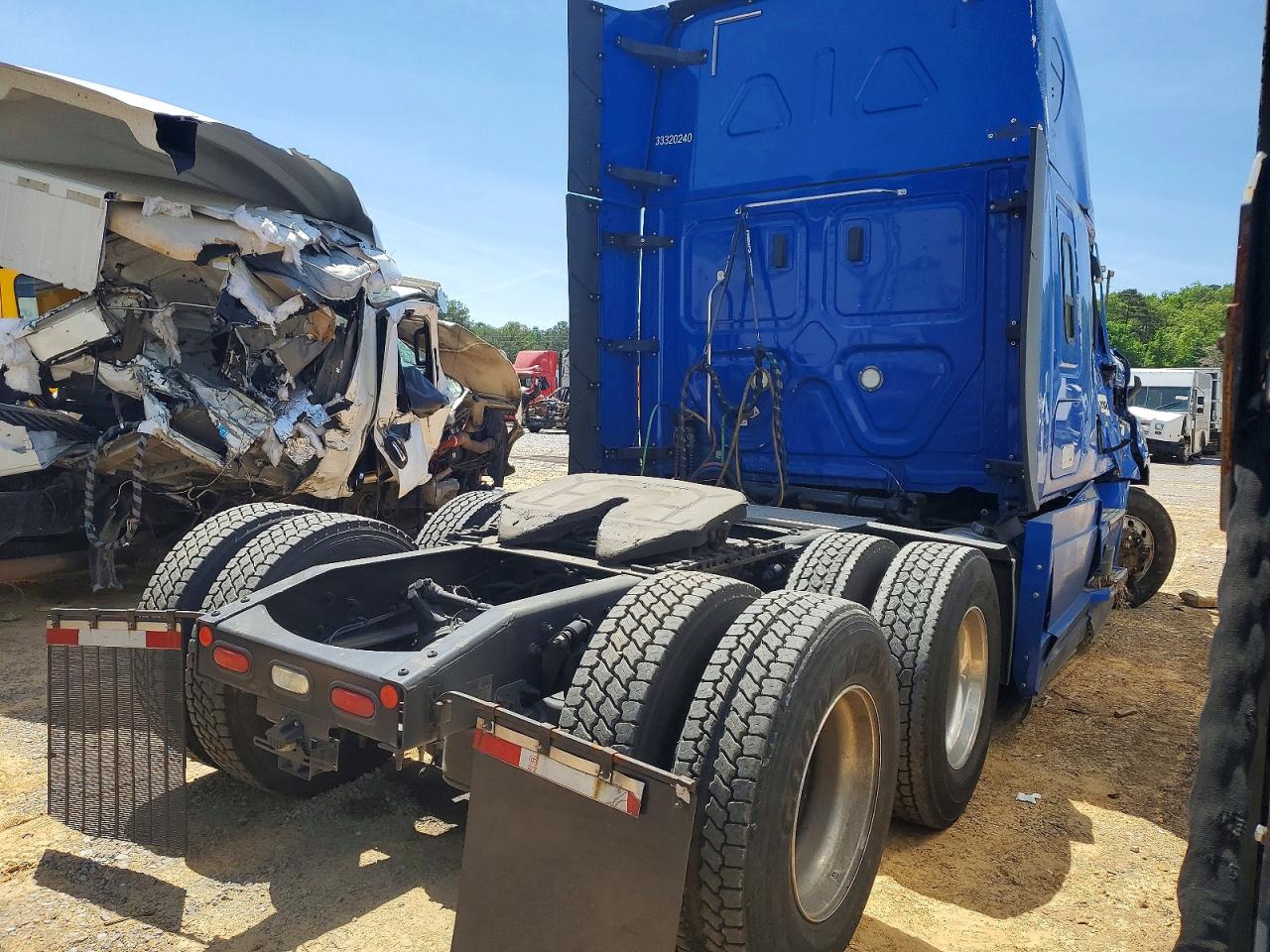 2020 FREIGHTLINER All other VIN 3AKJHHDR5LSMD2406 photo 4