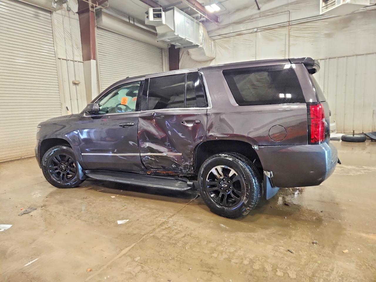 2017 Chevrolet Tahoe VIN 1GNSKFKCXHR210942 photo 2