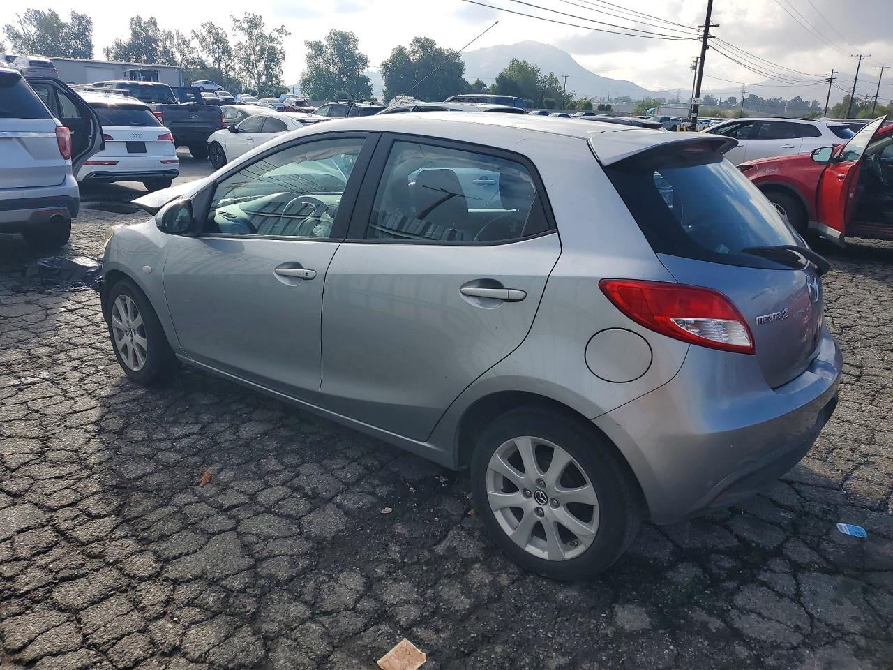 2013 Mazda 2 VIN JM1DE1LY7D0161395 photo 2