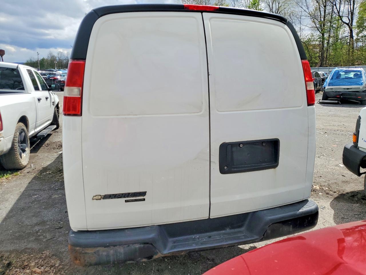 2016 CHEV Express VIN 1GCWGAFF5G1215627 photo 6