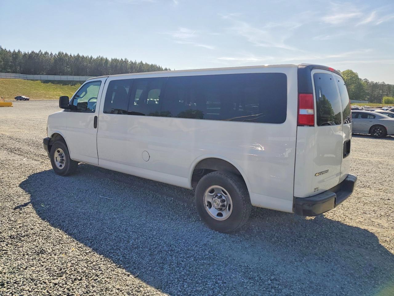 2023 Chevrolet Express VIN 1GAZGNFP2P1104166 photo 2