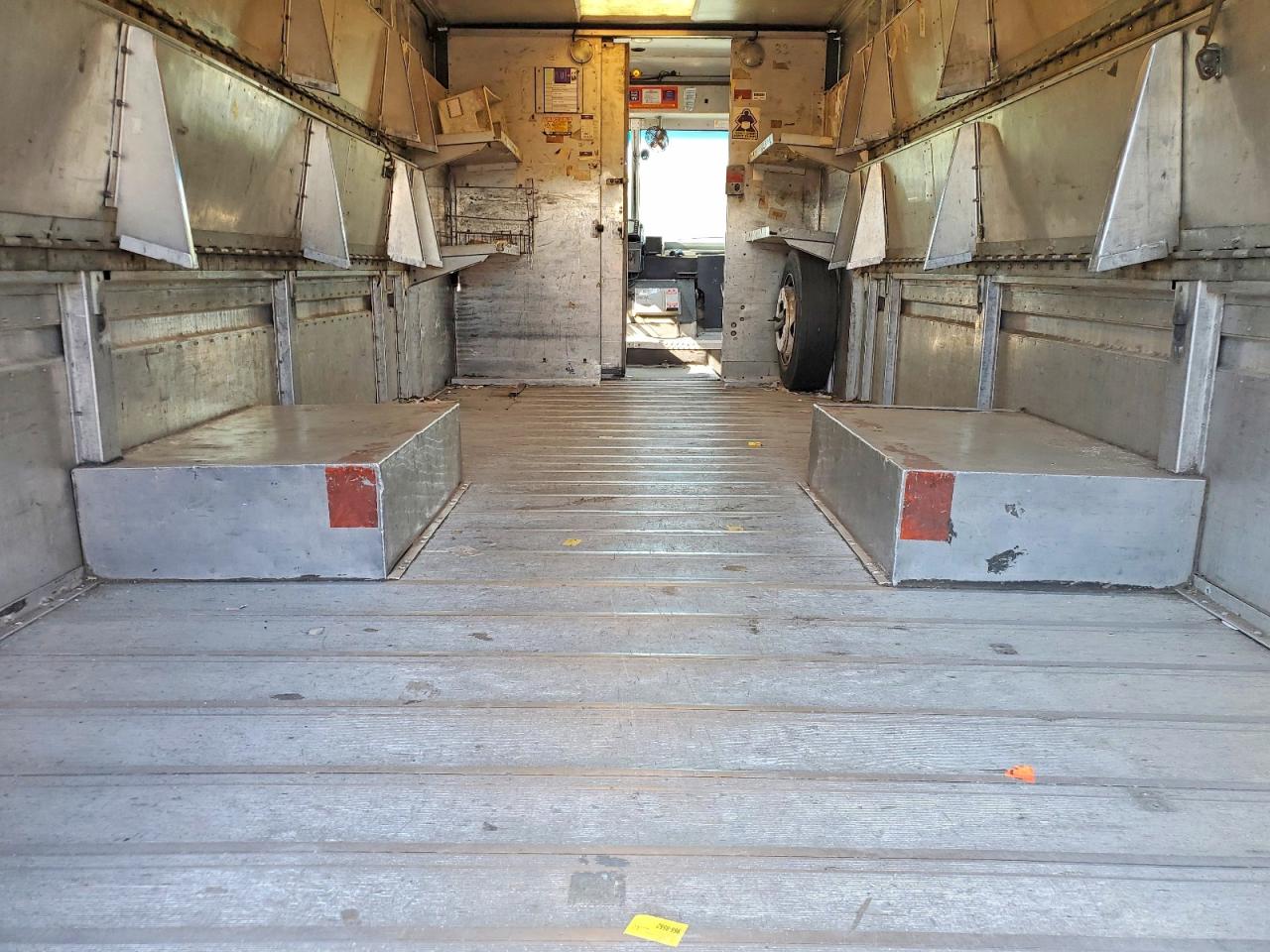 1999 FREIGHTLINER All models VIN 4UZA5FFC0XCB81957 photo 10